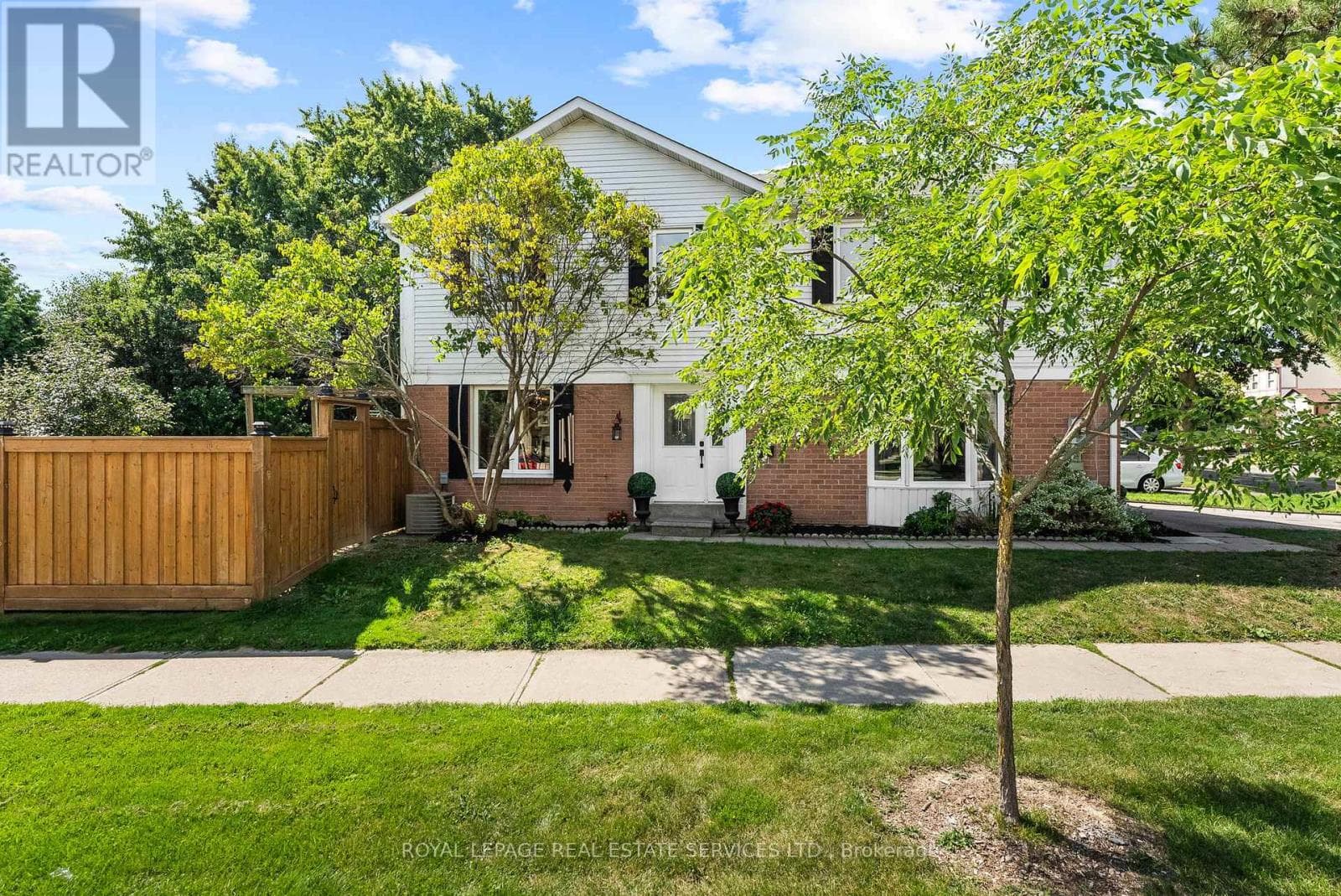 2 MANGROVE ROAD — Brampton (Central Park), Ontario - Main photo