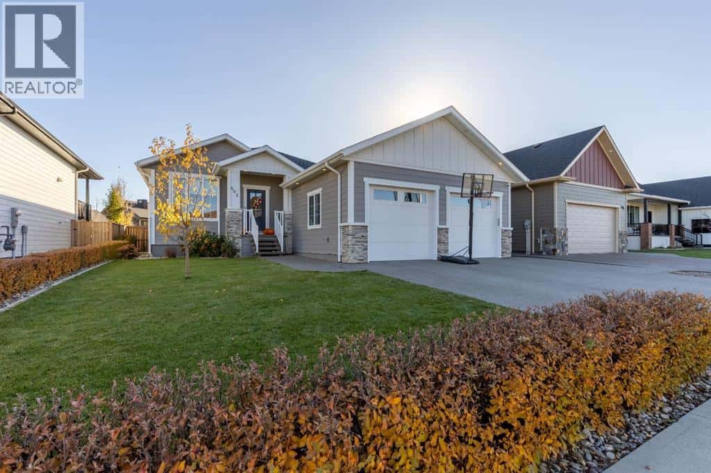 803 Gibbons Avenue N — Picture Butte, Alberta - Photo 4 of 38