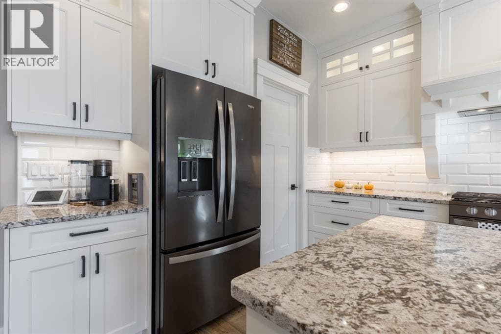 803 Gibbons Avenue N — Picture Butte, Alberta - Main photo