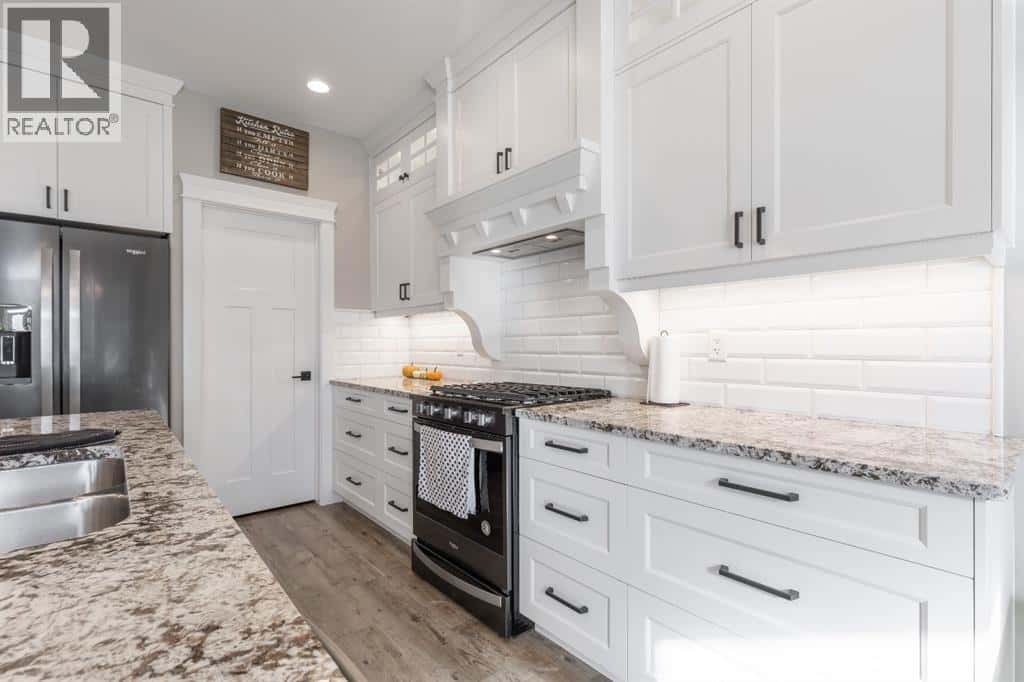 803 Gibbons Avenue N — Picture Butte, Alberta - Photo 3 of 38