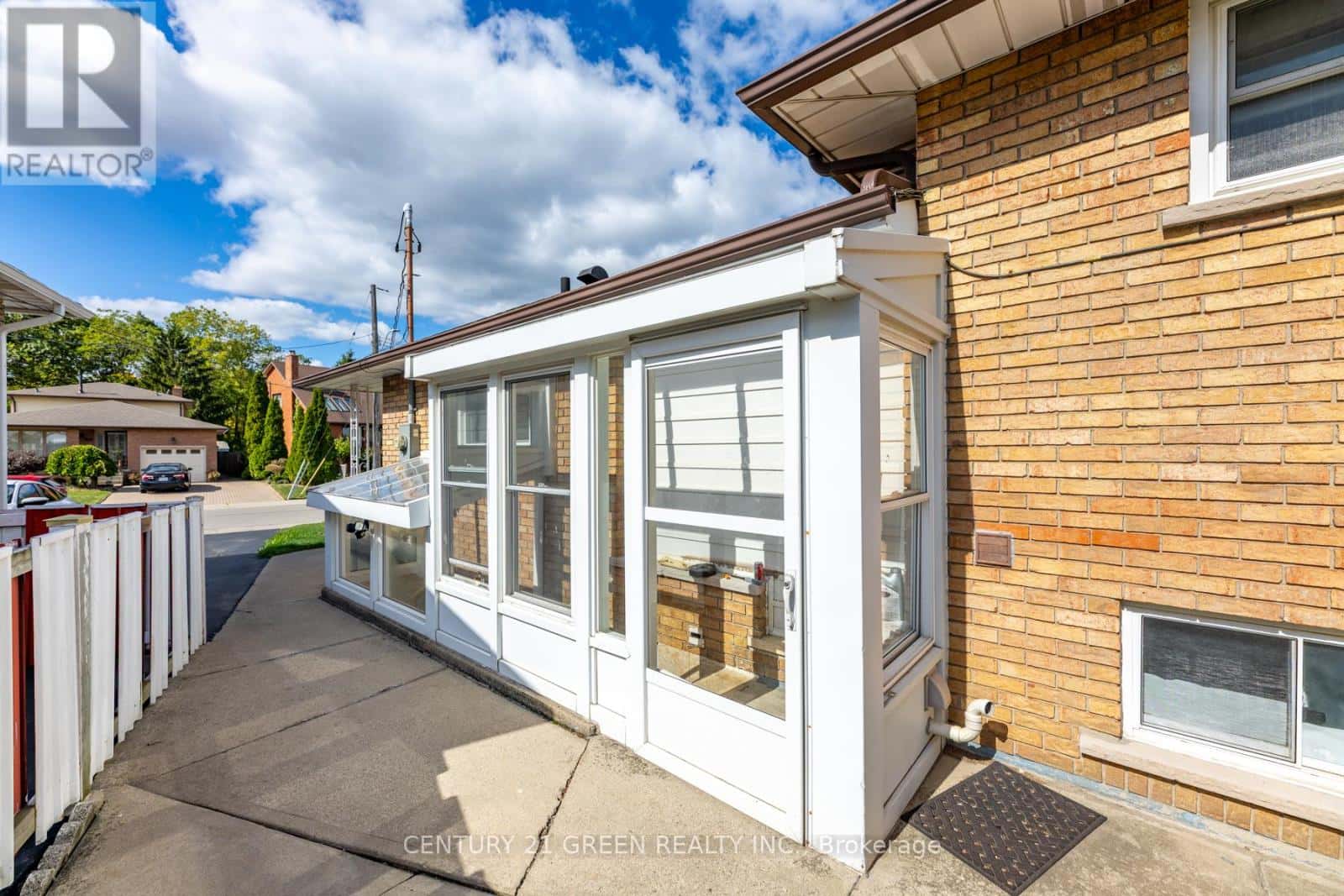 159 BOW VALLEY DRIVE — Hamilton (Riverdale), Ontario - Photo 2 of 50