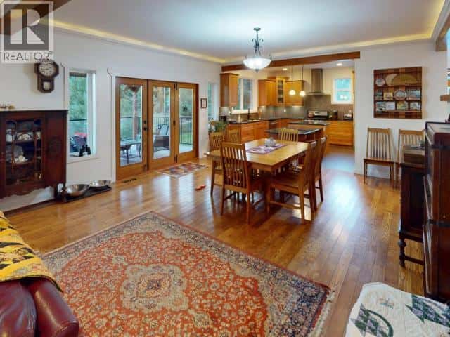 4880 SANDERSON/ALDER AVE — Texada Island, British Columbia - Photo 3 of 27