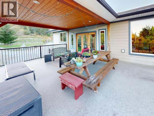 4880 SANDERSON/ALDER AVE — Texada Island, British Columbia - Photo 5 of 27