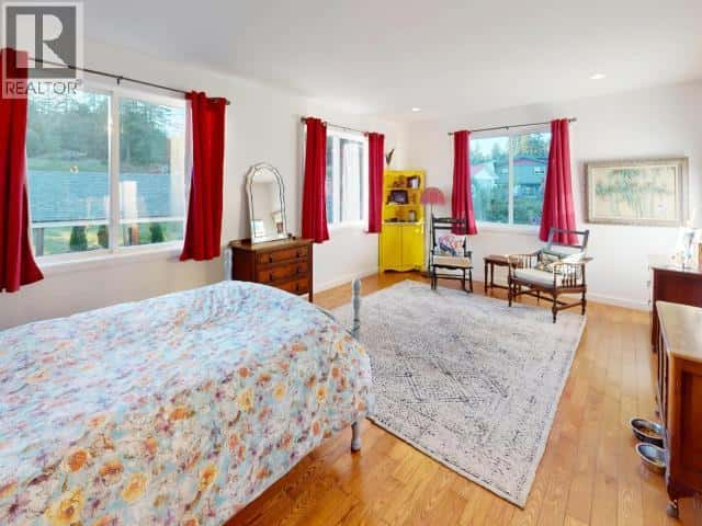 4880 SANDERSON/ALDER AVE — Texada Island, British Columbia - Photo 2 of 27