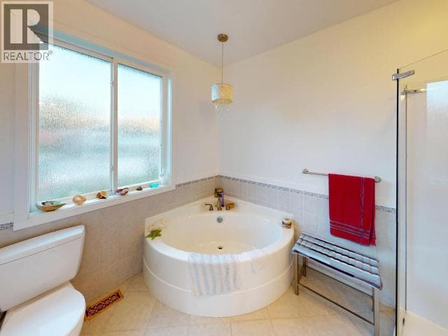 4880 SANDERSON/ALDER AVE — Texada Island, British Columbia - Main photo