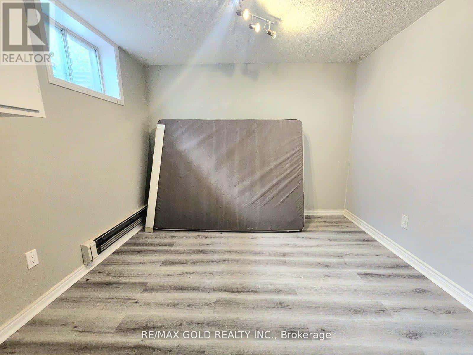 27 HEATHER ROAD — Hamilton (Corman), Ontario - Photo 3 of 15