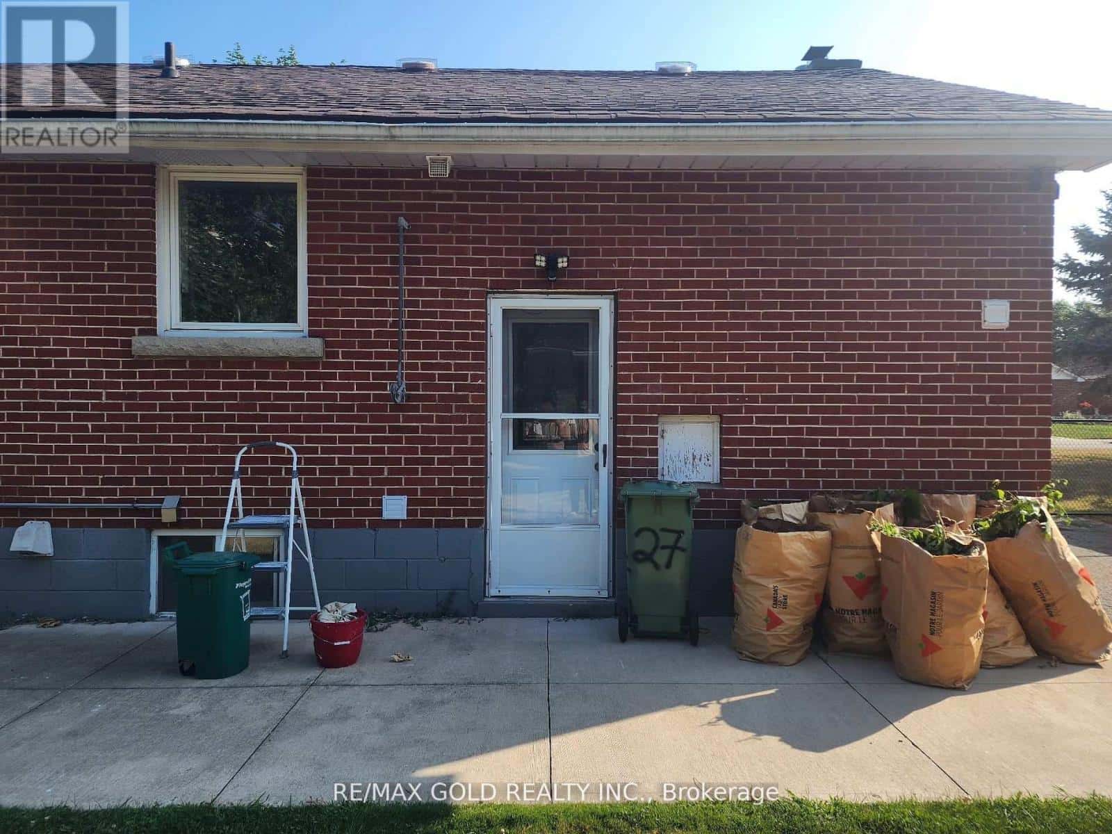 27 HEATHER ROAD — Hamilton (Corman), Ontario - Photo 2 of 15