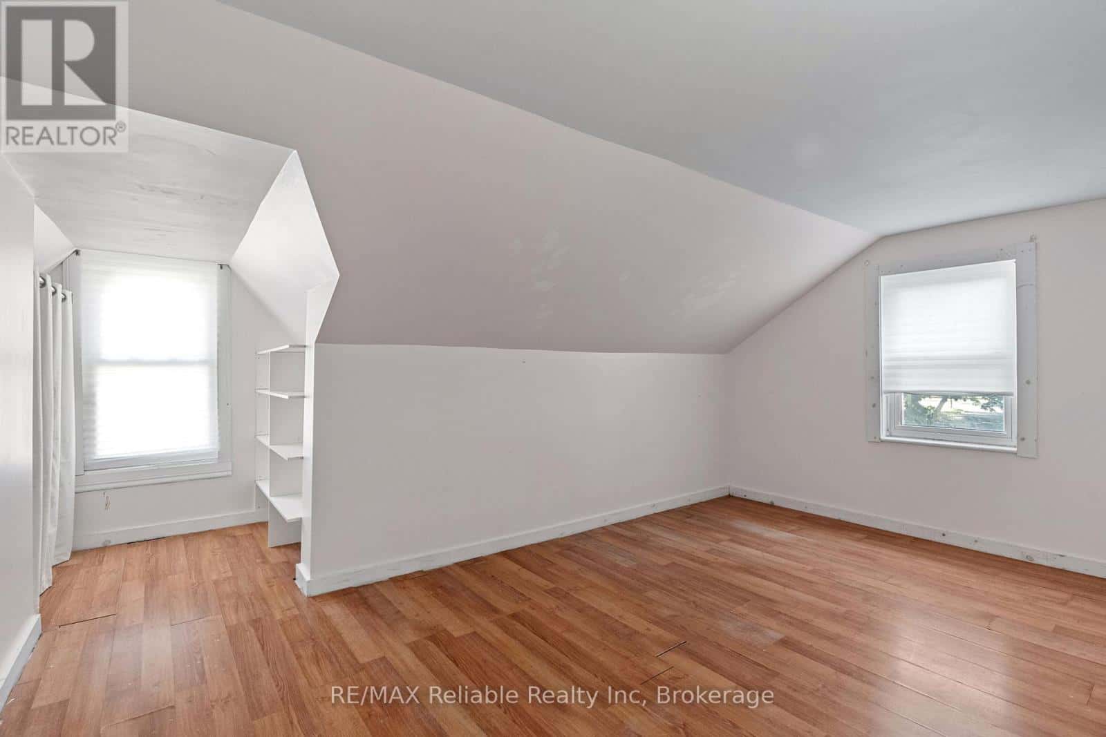 42 WEST WILLIAM STREET — Huron East (Seaforth), Ontario - Photo 4 of 39