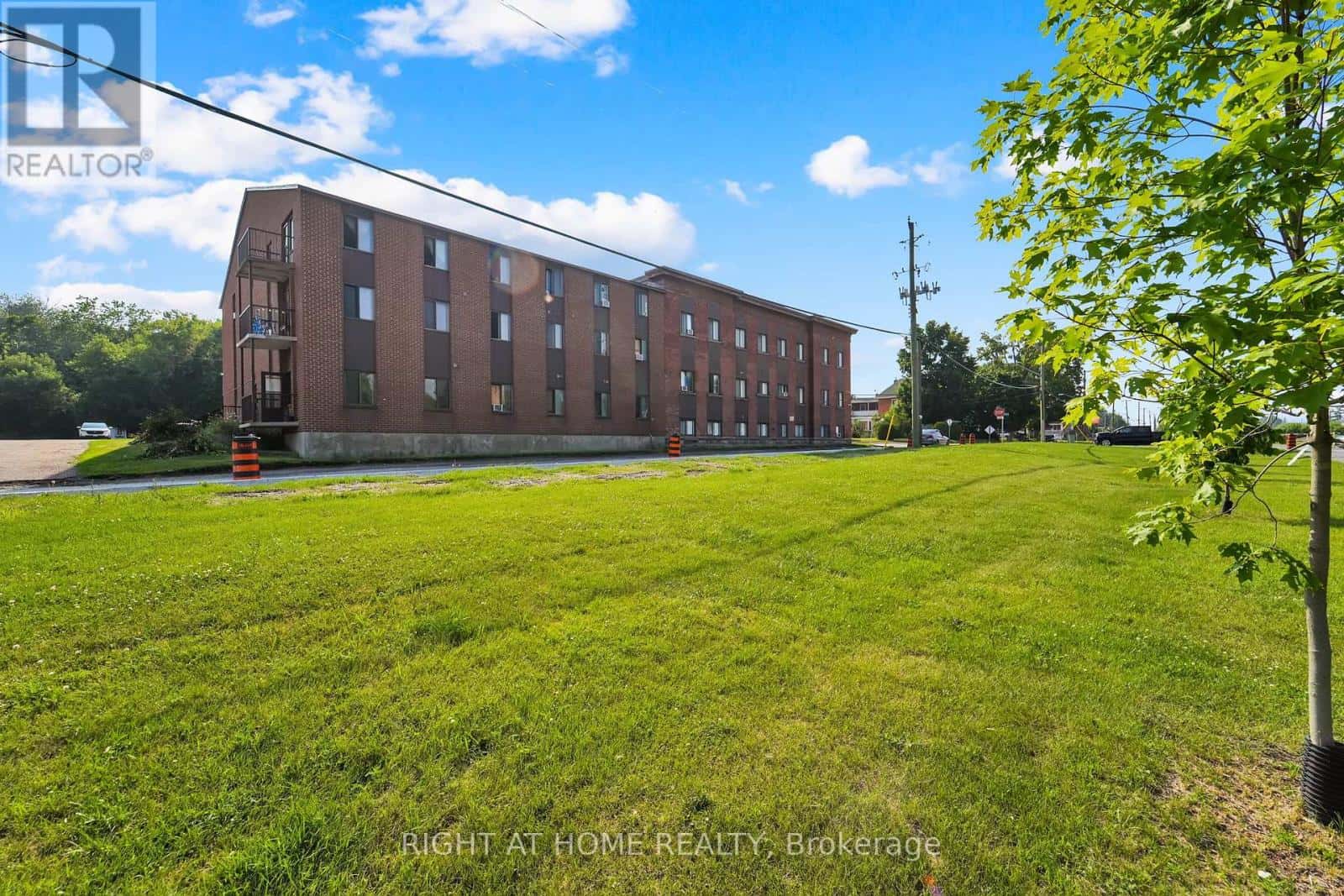 Arnprior, Ontario — Arnprior, Ontario - Photo 5 of 28