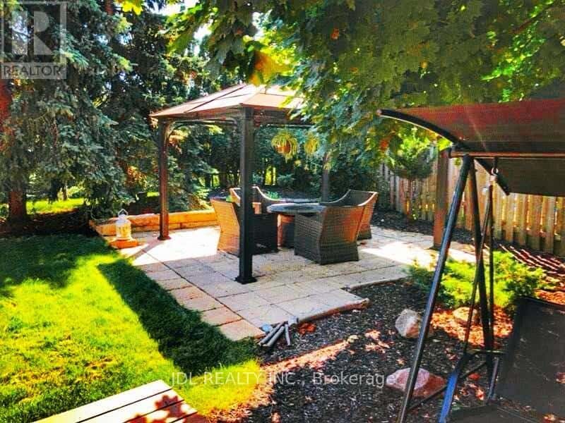 1332 EDDIE SHAIN DRIVE — Oakville (CV Clearview), Ontario - Photo 2 of 11