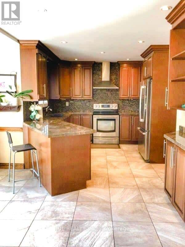 1332 EDDIE SHAIN DRIVE — Oakville (CV Clearview), Ontario - Photo 3 of 11