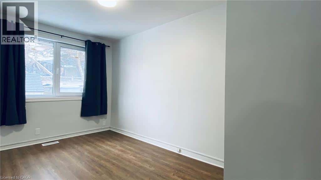 88 LONGFORD Drive — Newmarket, Ontario - Photo 2 of 15