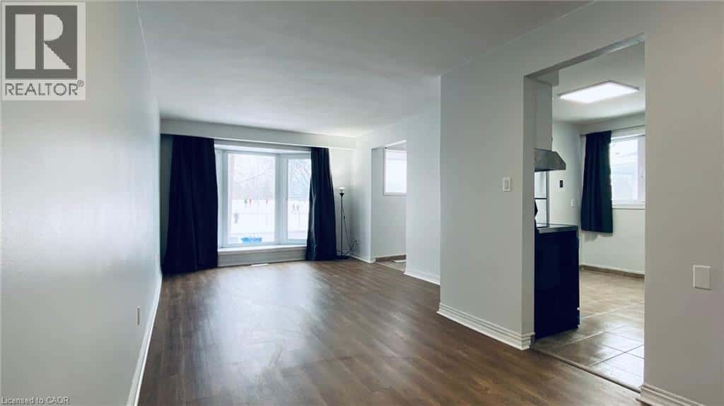 88 LONGFORD Drive — Newmarket, Ontario - Photo 4 of 15