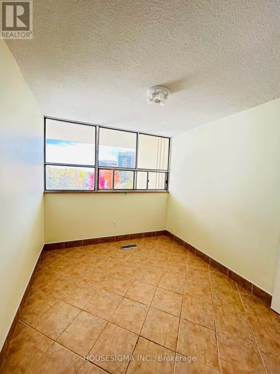 314 - 1300 MARLBOROUGH COURT — Oakville (FA Falgarwood), Ontario - Photo 4 of 16