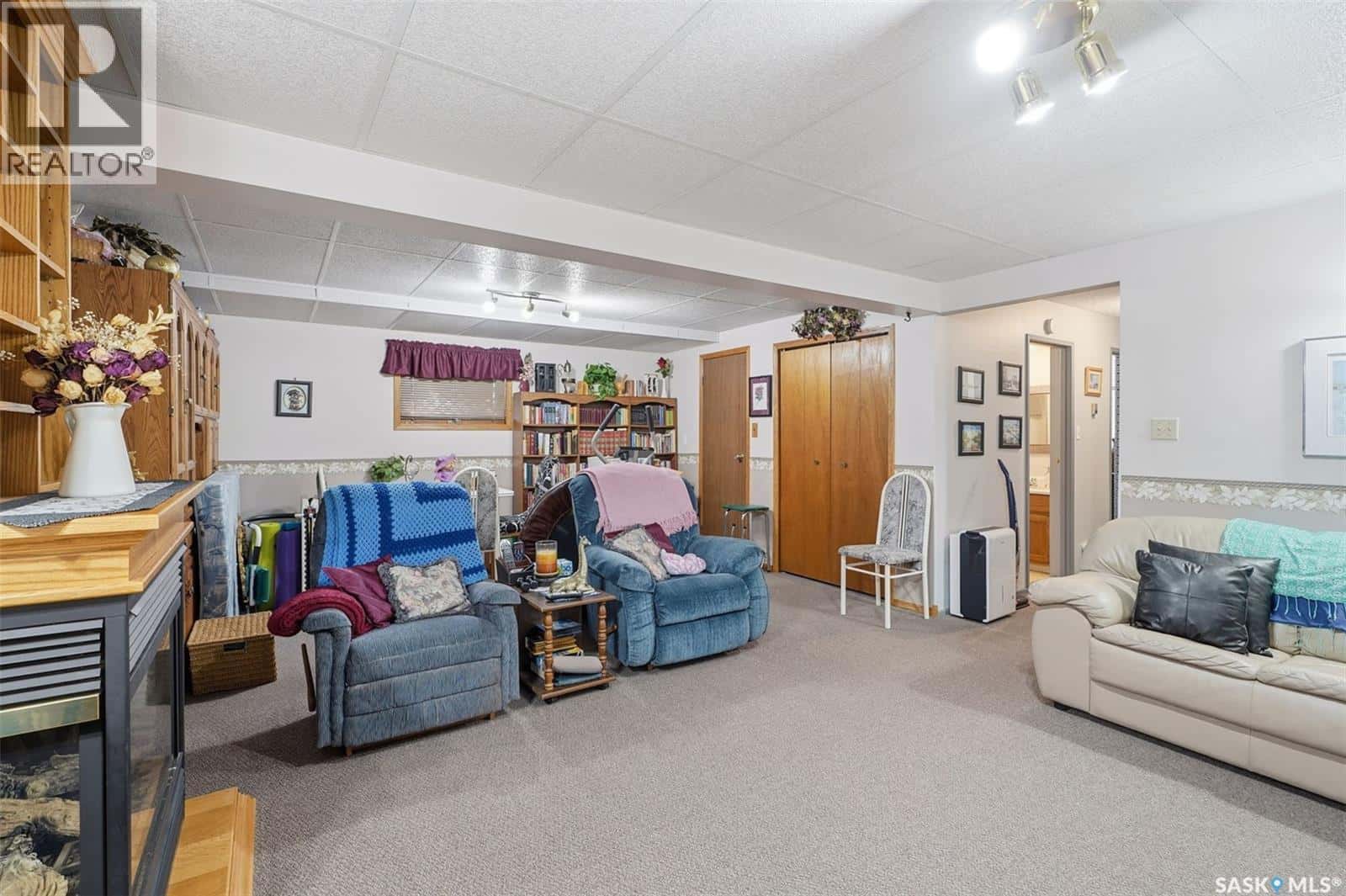 8009 5th STREET — Rosthern, Saskatchewan - Photo 3 of 32