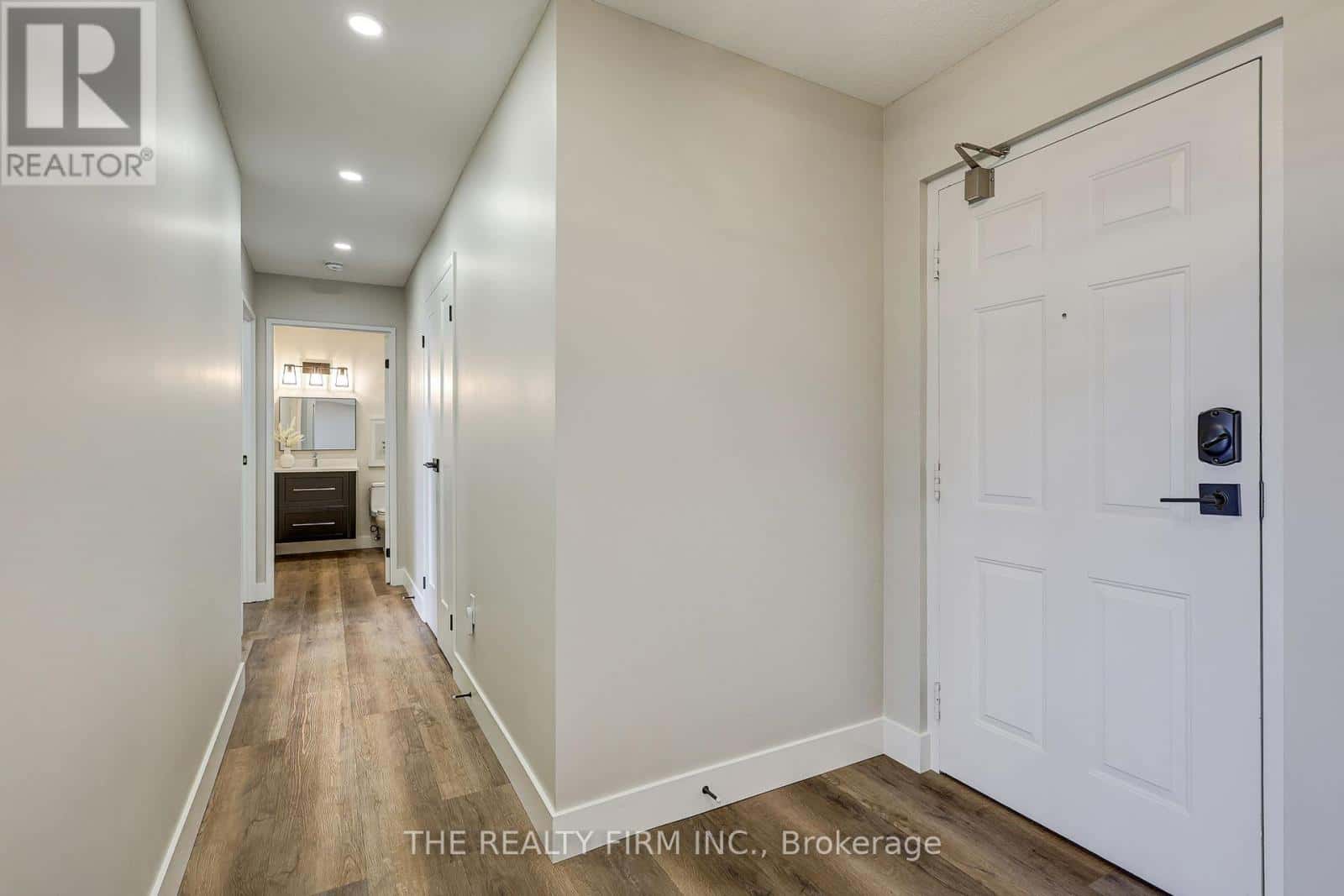 910 - 135 BASELINE ROAD W — London South (South D), Ontario - Photo 3 of 35