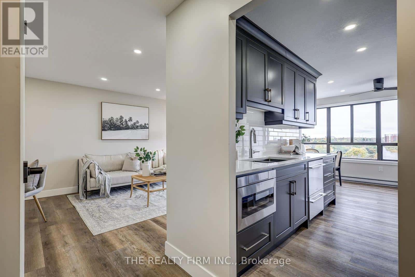 910 - 135 BASELINE ROAD W — London South (South D), Ontario - Photo 4 of 35