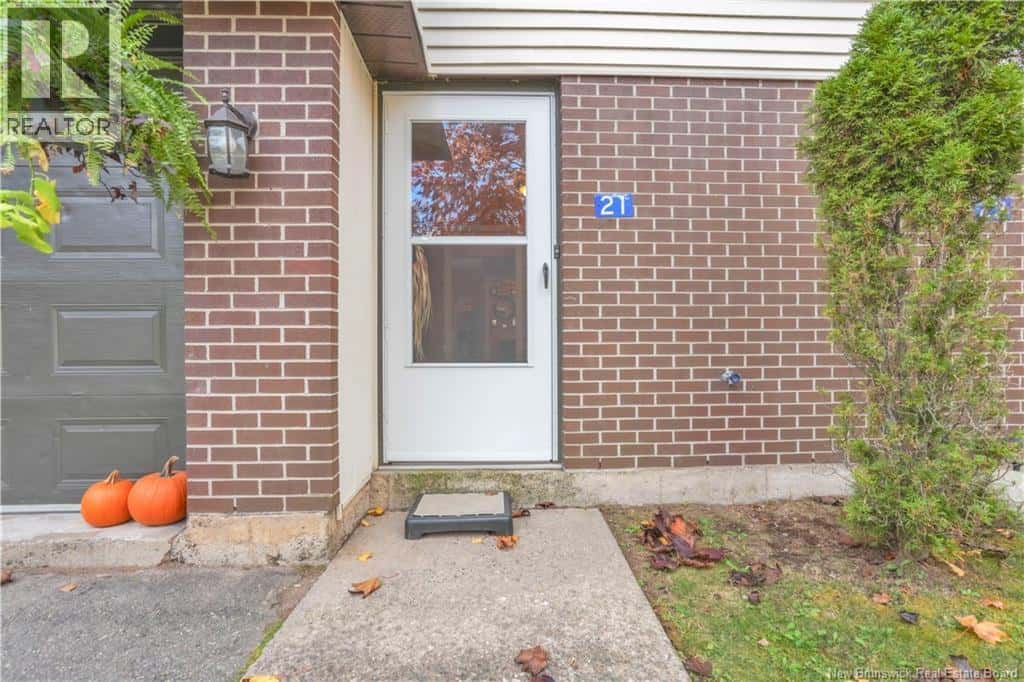 21 Hillsview Crescent — Rothesay, New Brunswick - Photo 3 of 35