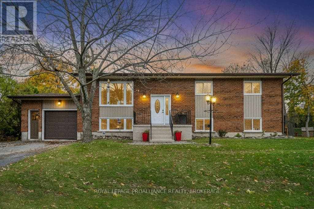 2 POTTER DRIVE — Loyalist (Odessa), Ontario - Main photo