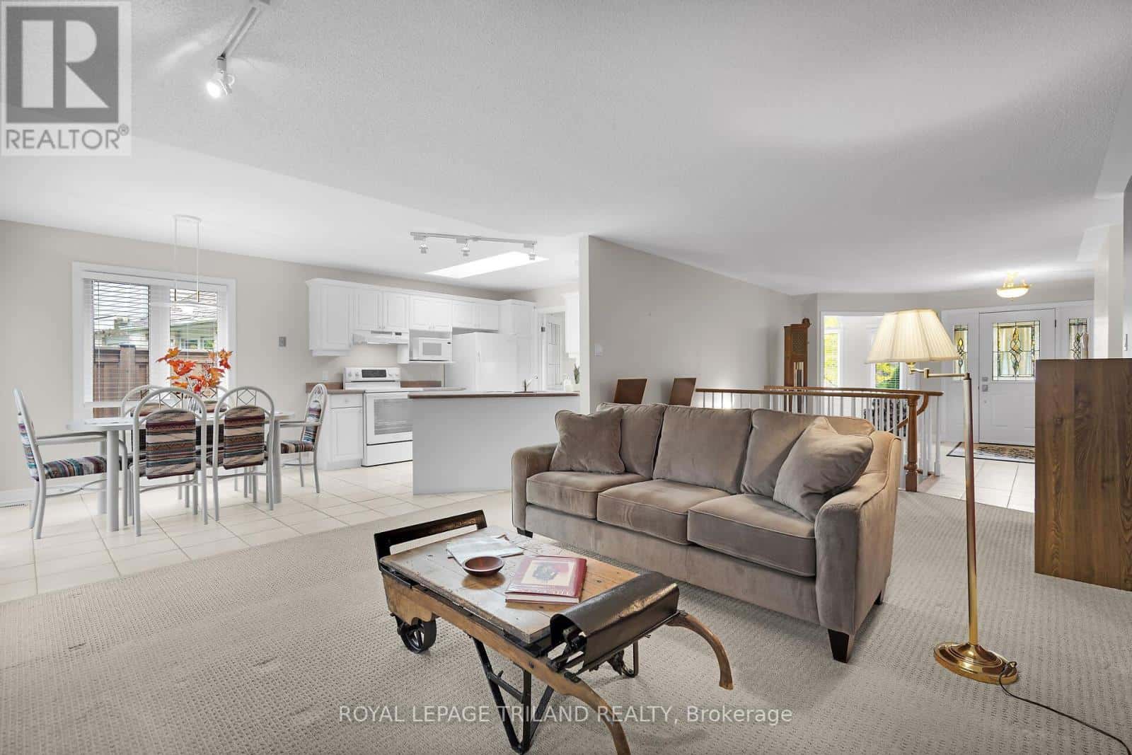 471 AMBLESIDE DRIVE — London North (North A), Ontario - Photo 5 of 35