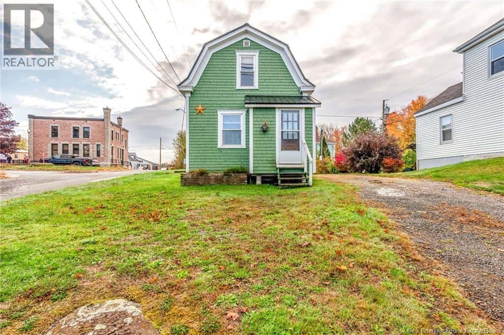 7 Wallace Street — St George, New Brunswick - Photo 2 of 38