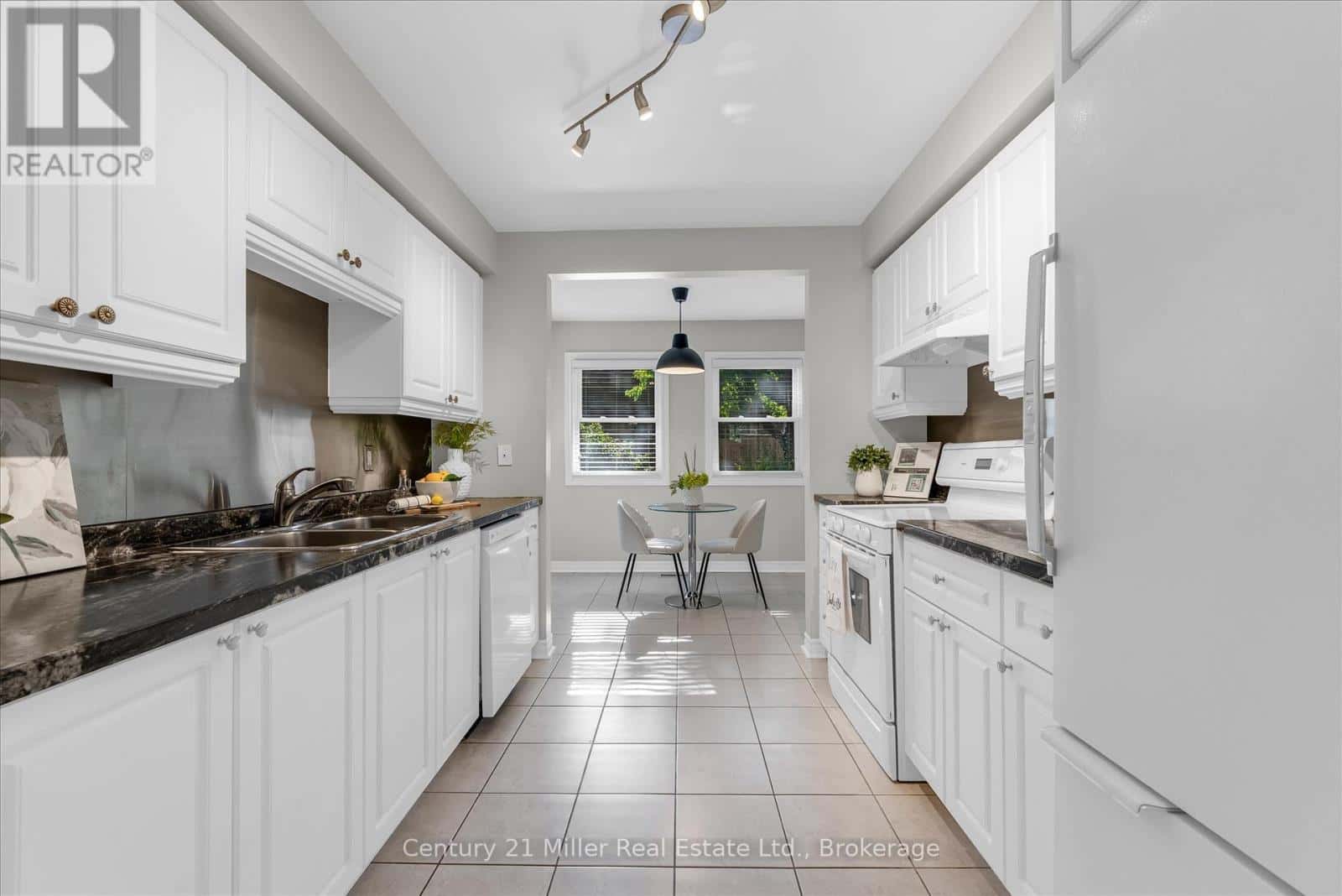 19 - 1310 HAMPTON STREET — Oakville (FA Falgarwood), Ontario - Photo 3 of 43