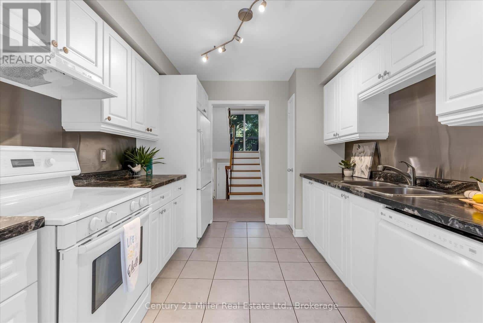 19 - 1310 HAMPTON STREET — Oakville (FA Falgarwood), Ontario - Photo 5 of 43