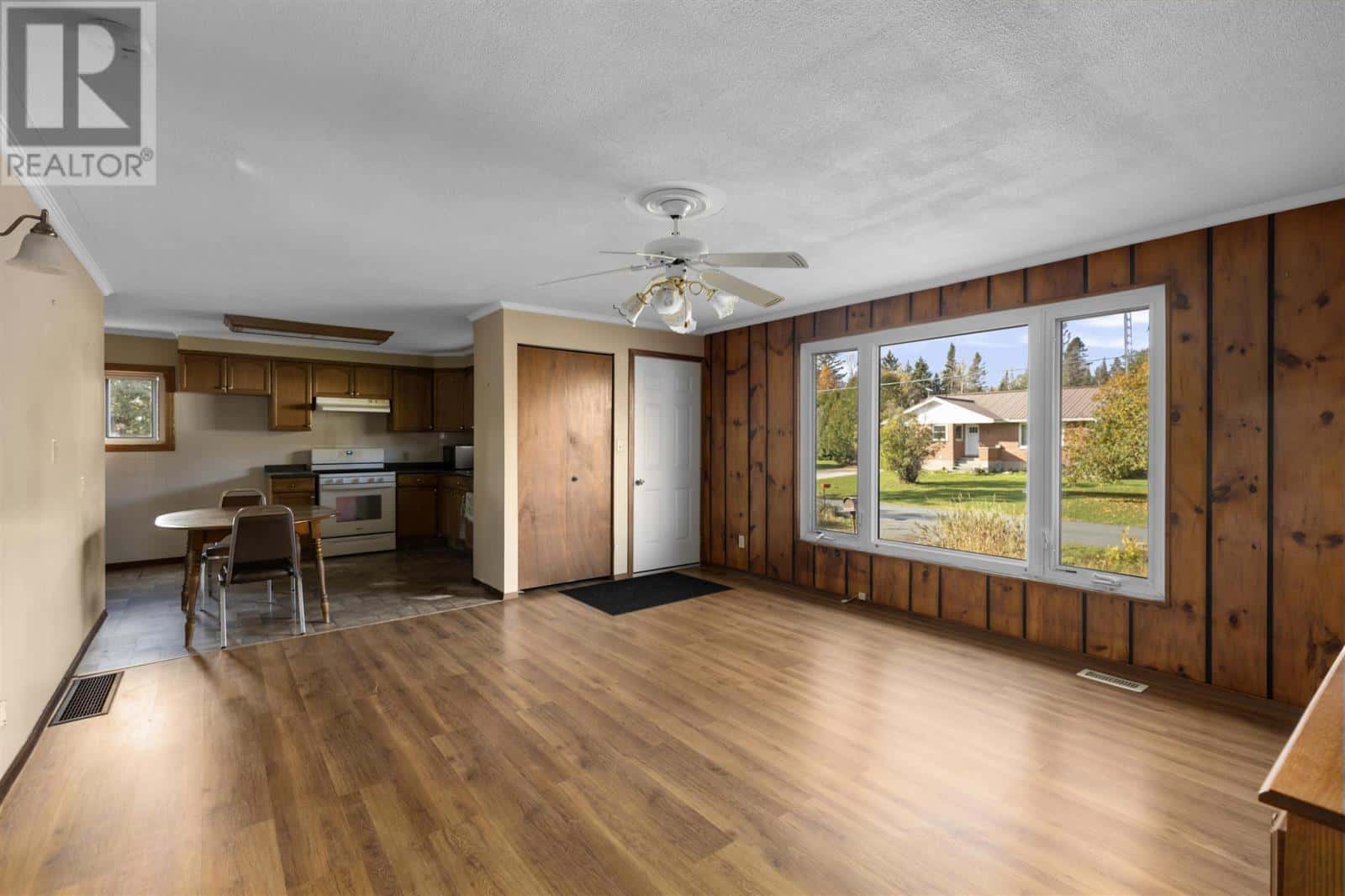 8 Bennett ST — Bruce Mines, Ontario - Photo 5 of 45