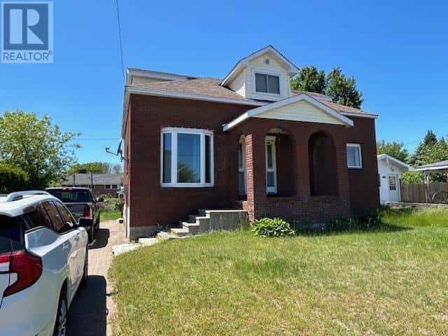 27 Chiblow ST — Blind River, Ontario - Photo 2 of 26