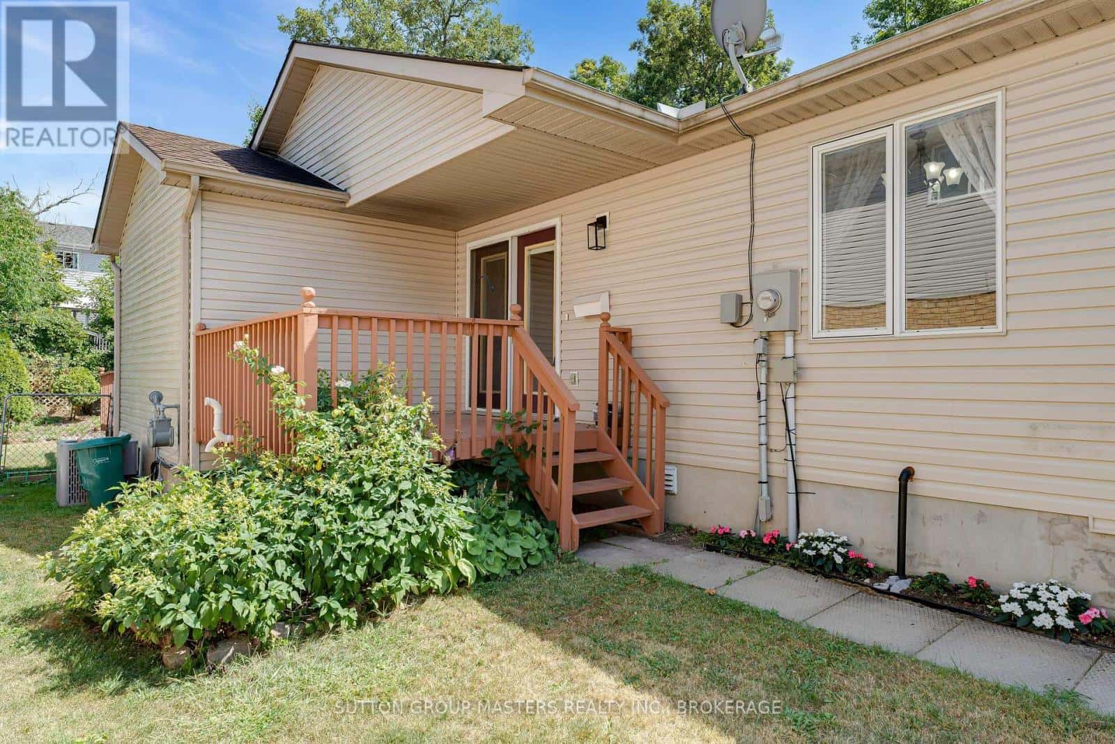 1049 WATERBURY CRESCENT — Kingston (City SouthWest), Ontario - Photo 3 of 36