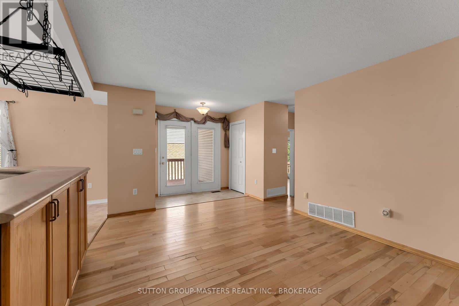 1049 WATERBURY CRESCENT — Kingston (City SouthWest), Ontario - Photo 5 of 36