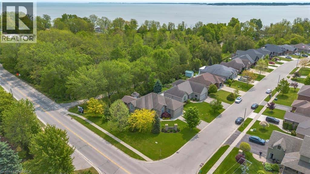 2 HUNTER Drive S — Port Rowan, Ontario - Photo 5 of 38