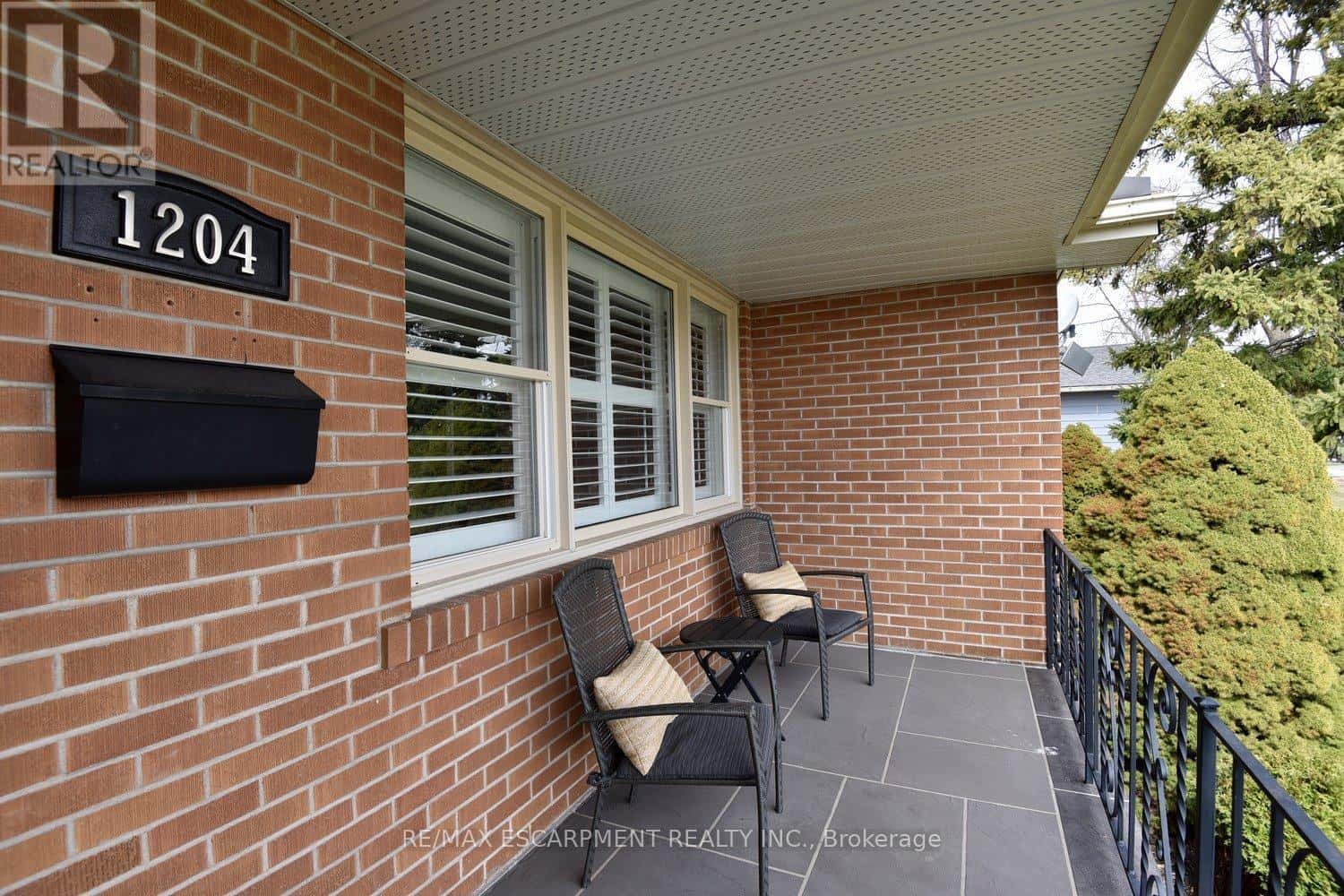 1204 TAVISTOCK DRIVE — Burlington (Mountainside), Ontario - Photo 3 of 43