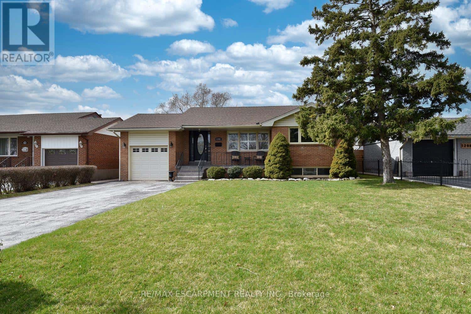 1204 TAVISTOCK DRIVE — Burlington (Mountainside), Ontario - Photo 4 of 43