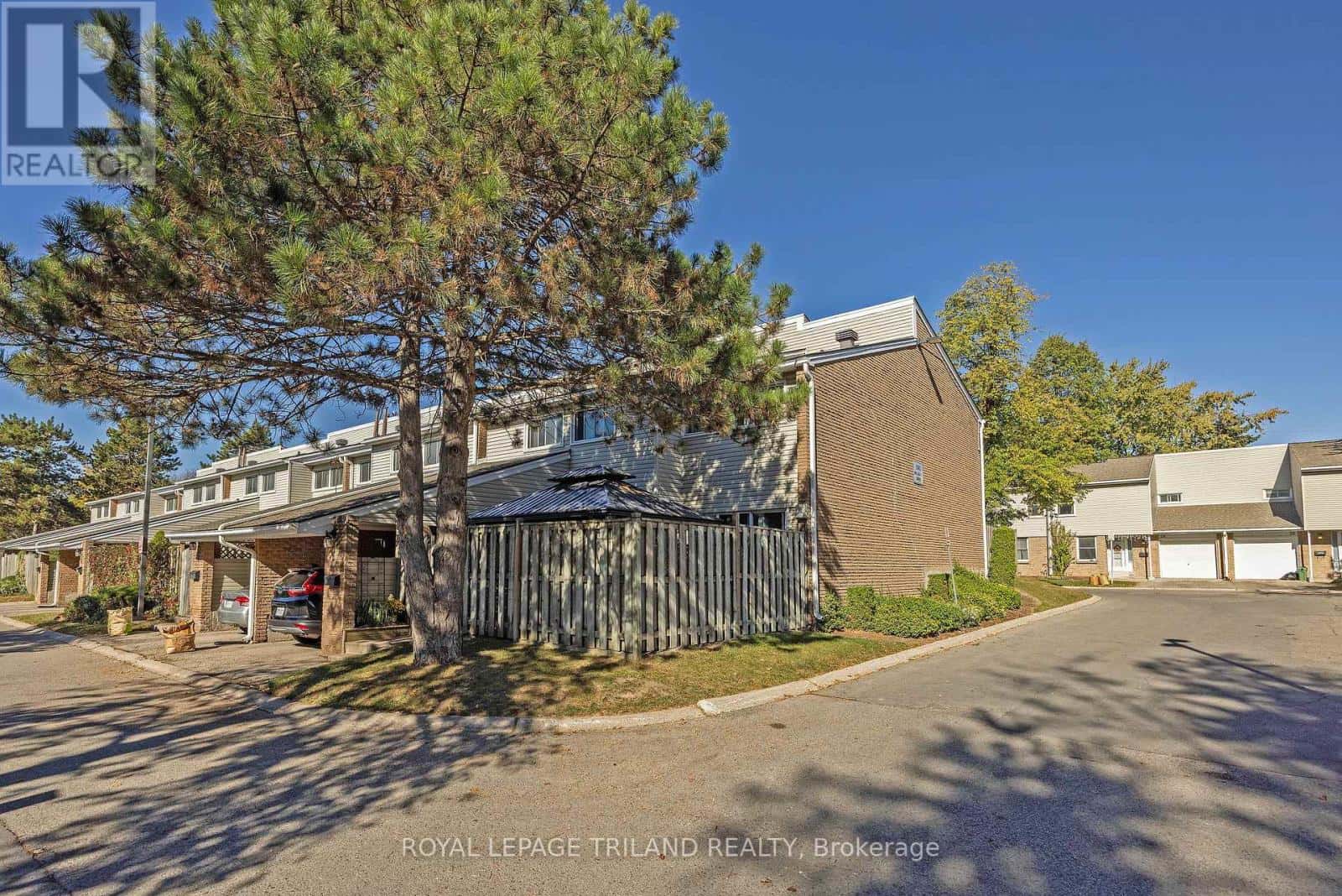 2 - 590 MILLBANK DRIVE — London South (South Y), Ontario - Photo 2 of 44