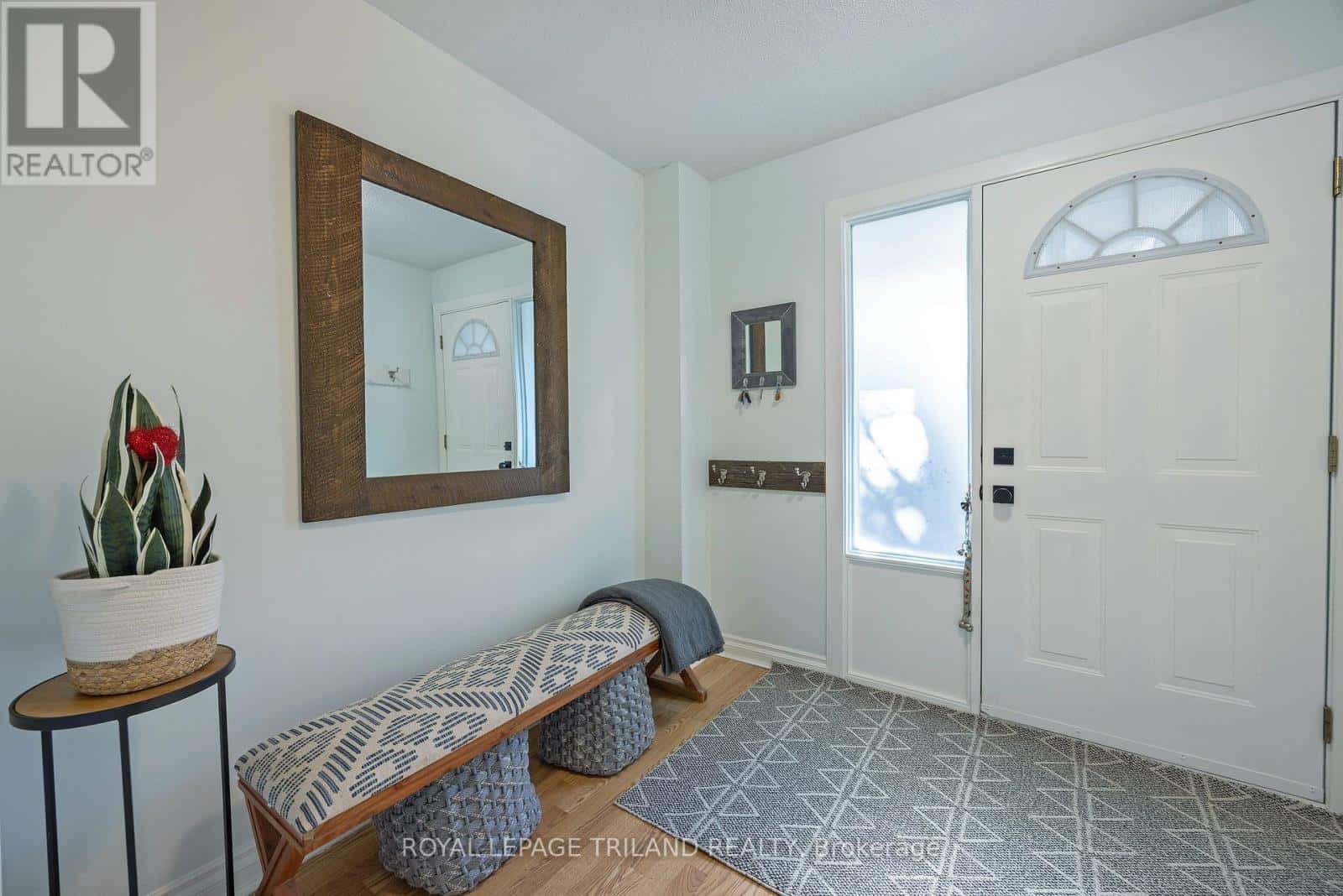 2 - 590 MILLBANK DRIVE — London South (South Y), Ontario - Photo 5 of 44