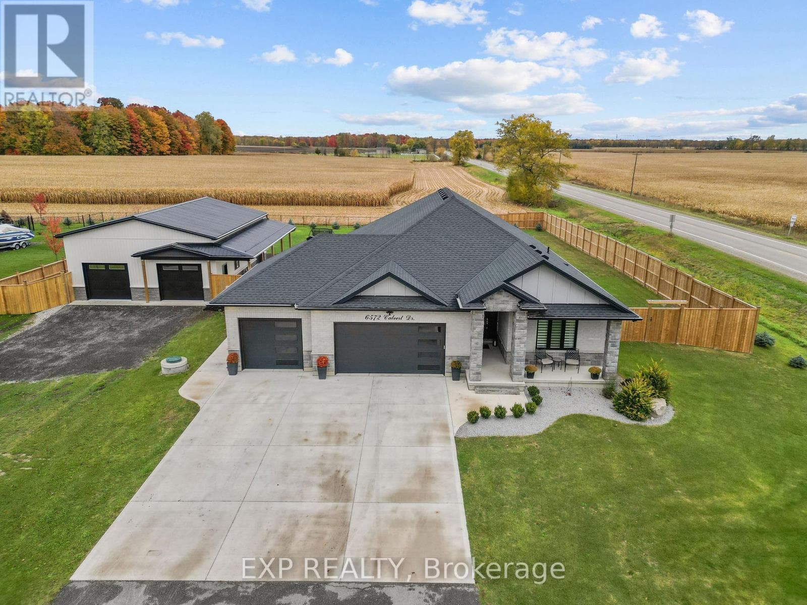 6572 CALVERT DRIVE — Adelaide Metcalfe, Ontario - Main photo