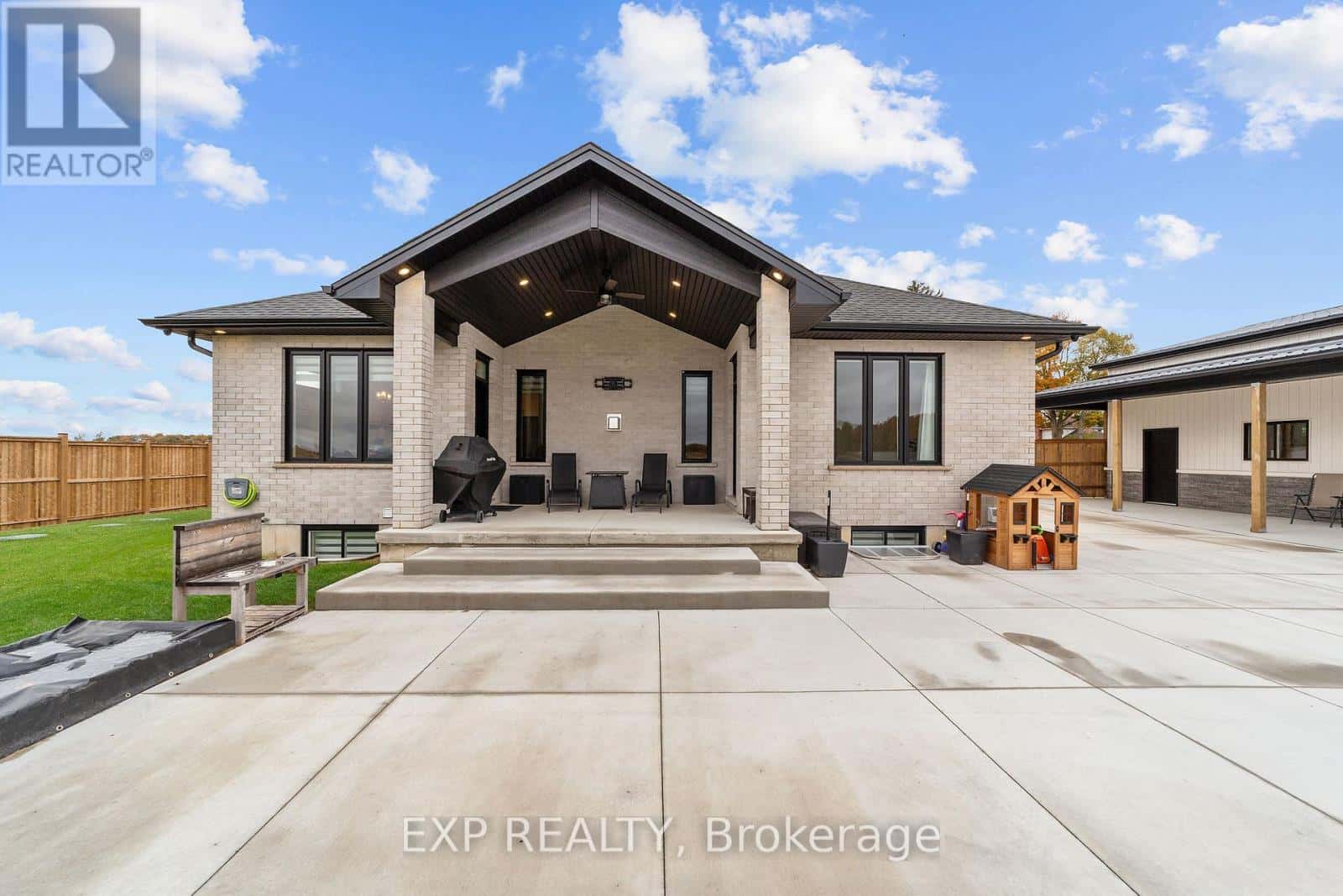 6572 CALVERT DRIVE — Adelaide Metcalfe, Ontario - Photo 3 of 41