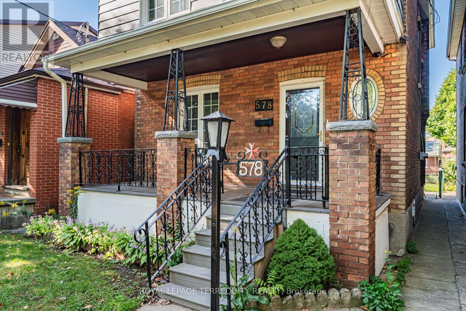 578 DURIE STREET — Toronto (Runnymede-Bloor West Village), Ontario - Photo 2 of 17