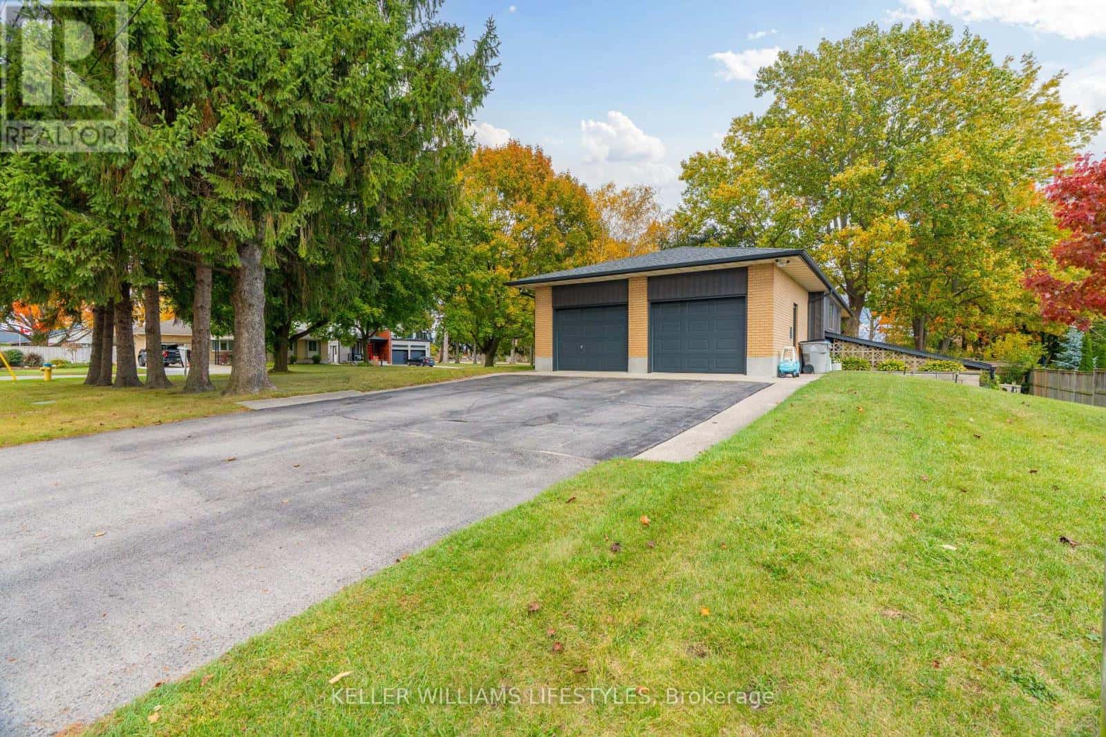 500 SAULSBURY STREET — Strathroy-Caradoc (NW), Ontario - Photo 4 of 50