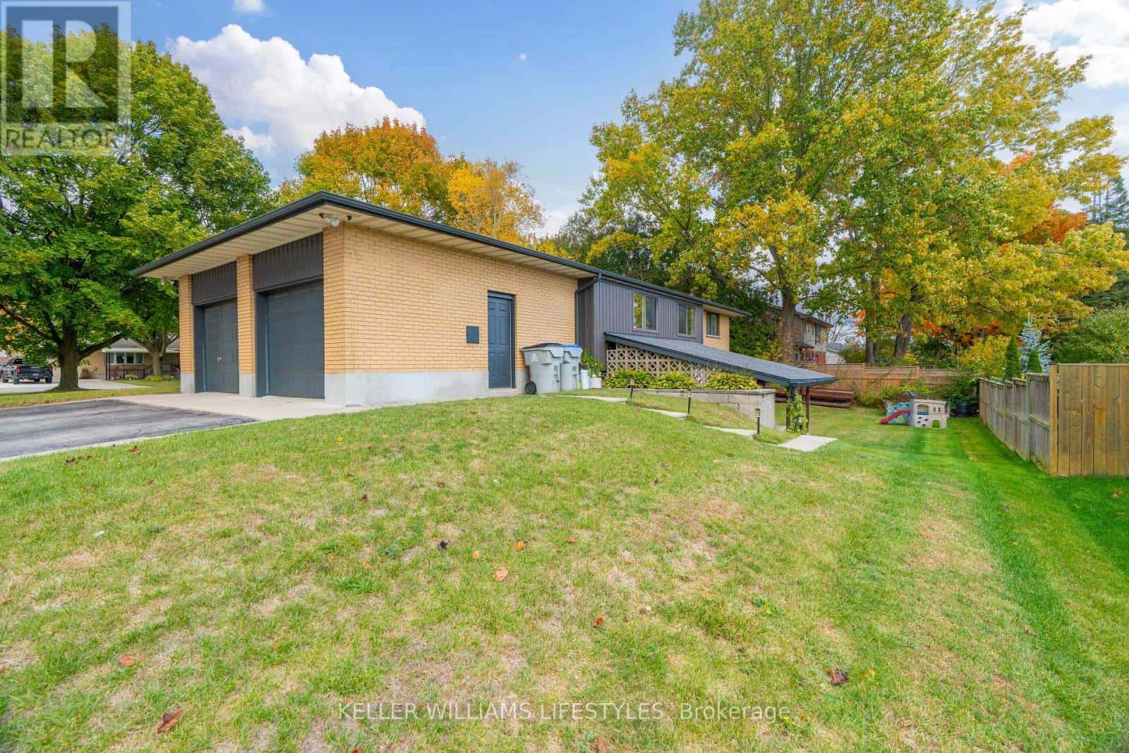 500 SAULSBURY STREET — Strathroy-Caradoc (NW), Ontario - Photo 5 of 50