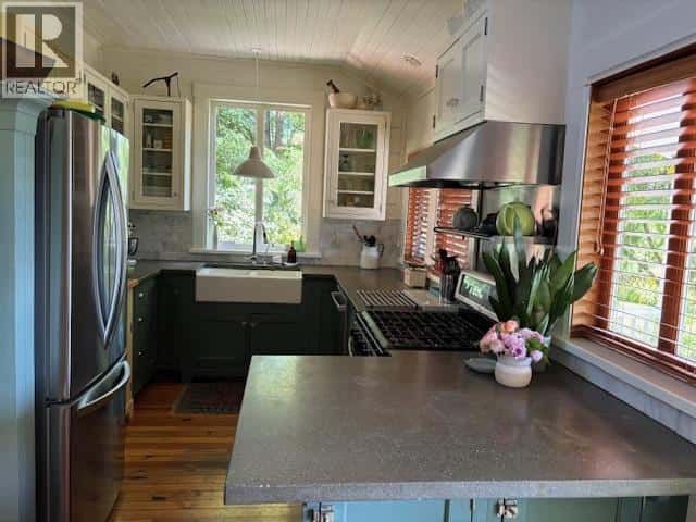 4462 Salmon River Road — Spallumcheen, British Columbia - Photo 5 of 54