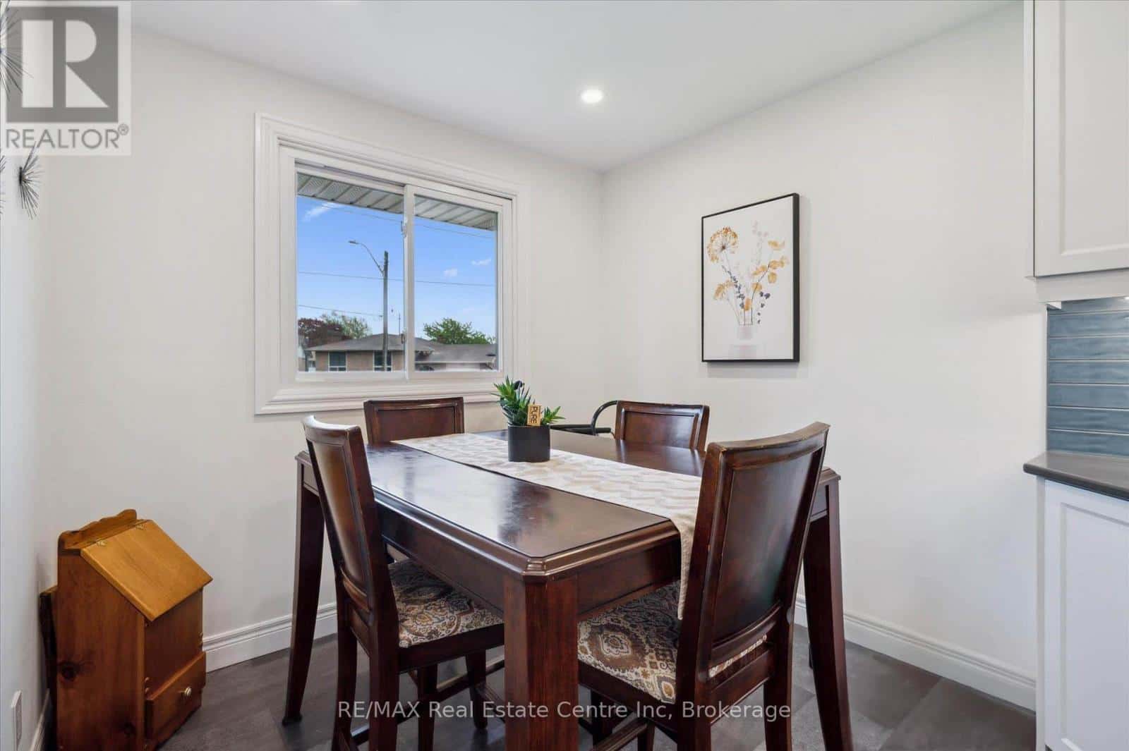 10 VILLA COURT — Hamilton (Templemead), Ontario - Photo 4 of 23