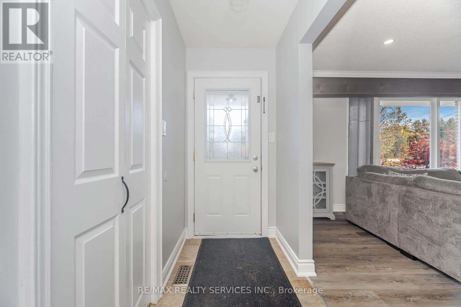 32 CALEDON STREET — Caledon (Alton), Ontario - Photo 5 of 34