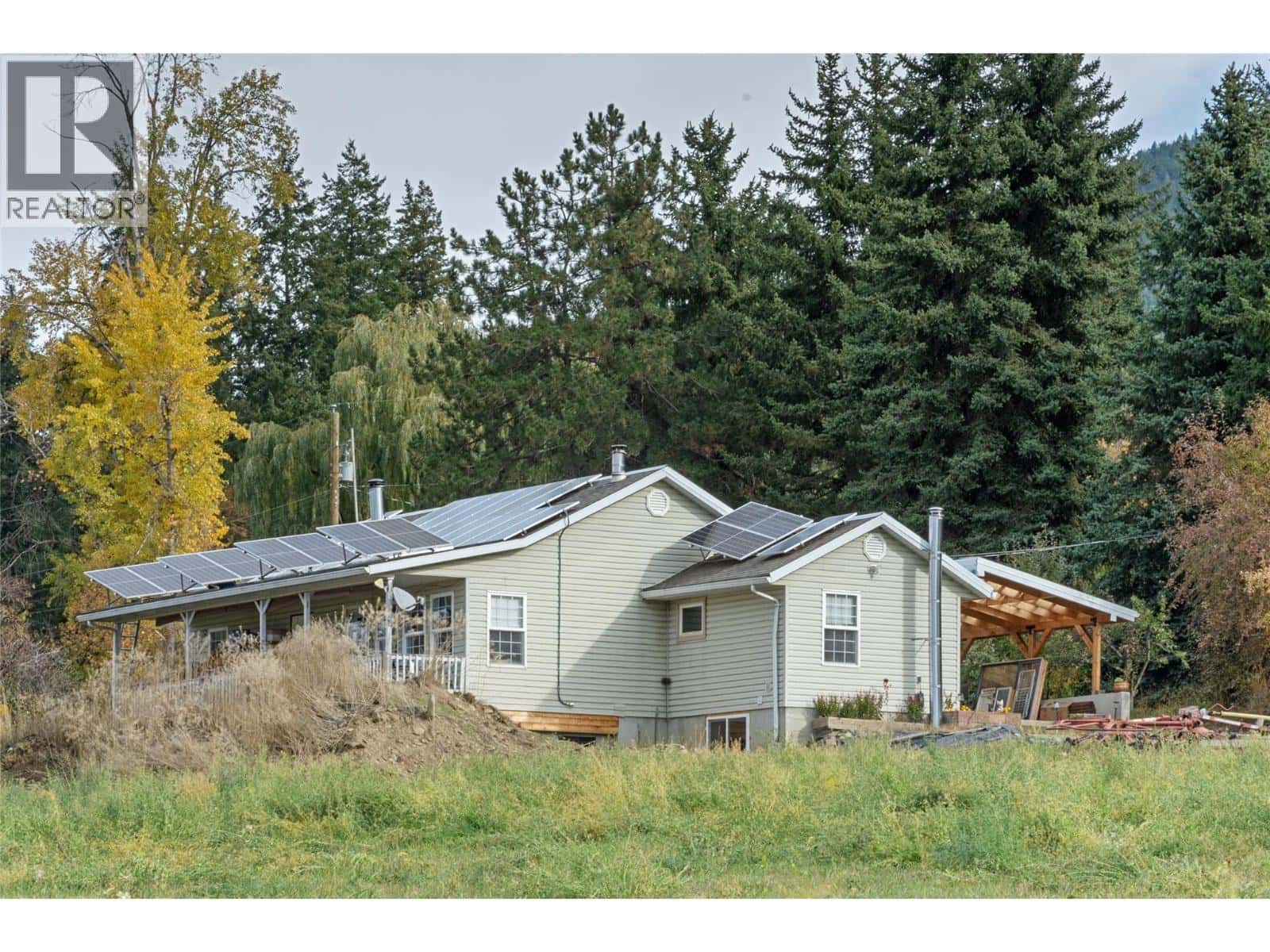 1277 Mountain View Road — Spallumcheen, British Columbia - Photo 4 of 47