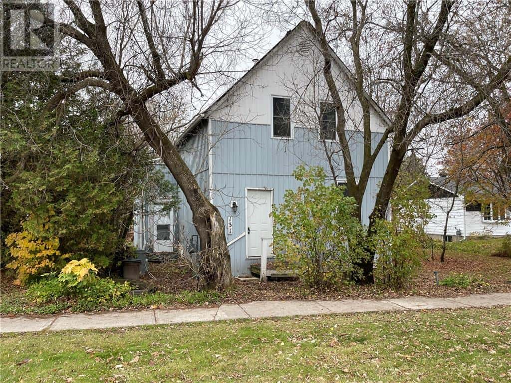 131 Edward Street N — Powassan, Ontario - Photo 2 of 6