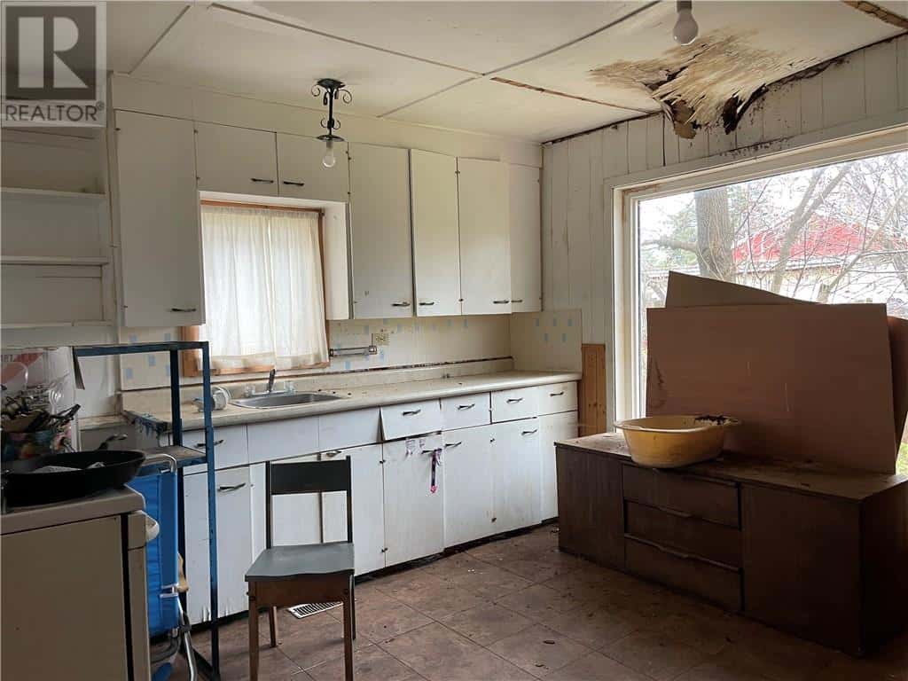 131 Edward Street N — Powassan, Ontario - Photo 3 of 6