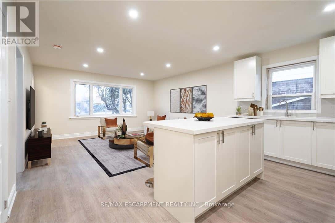 130 WEST 34TH STREET — Hamilton (Westcliffe), Ontario - Photo 4 of 17