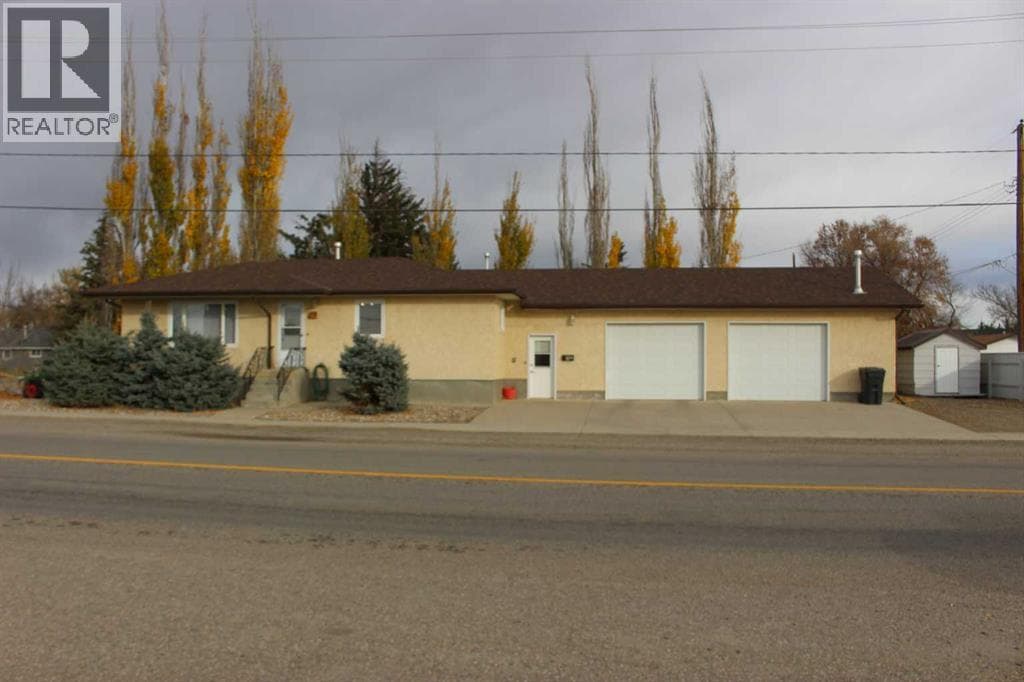 408 Rogers Avenue — Picture Butte, Alberta - Main photo