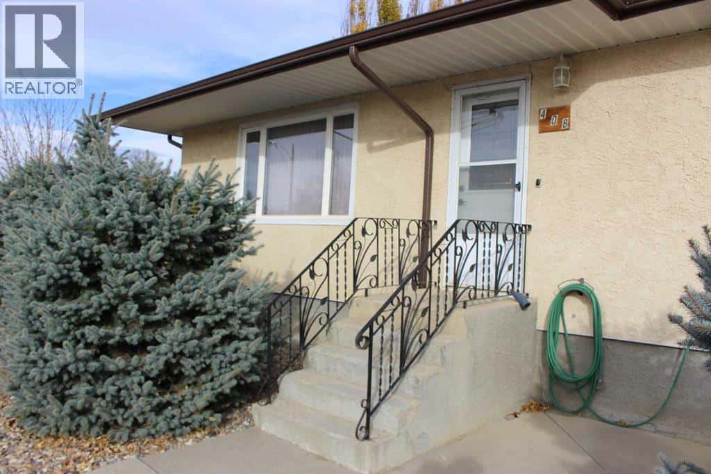 408 Rogers Avenue — Picture Butte, Alberta - Photo 2 of 25